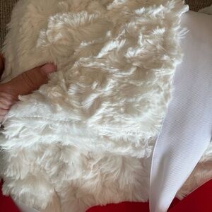 Britannica Home Fashions Natural Throw